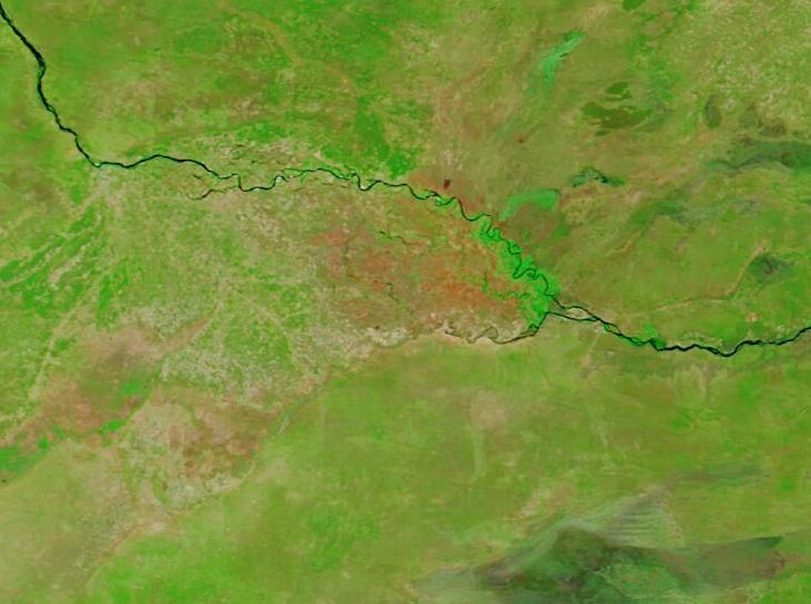 NASA-satellittsammenligning av tørke i Zambezibassenget i april 2024 og grønnere forhold i april 2023