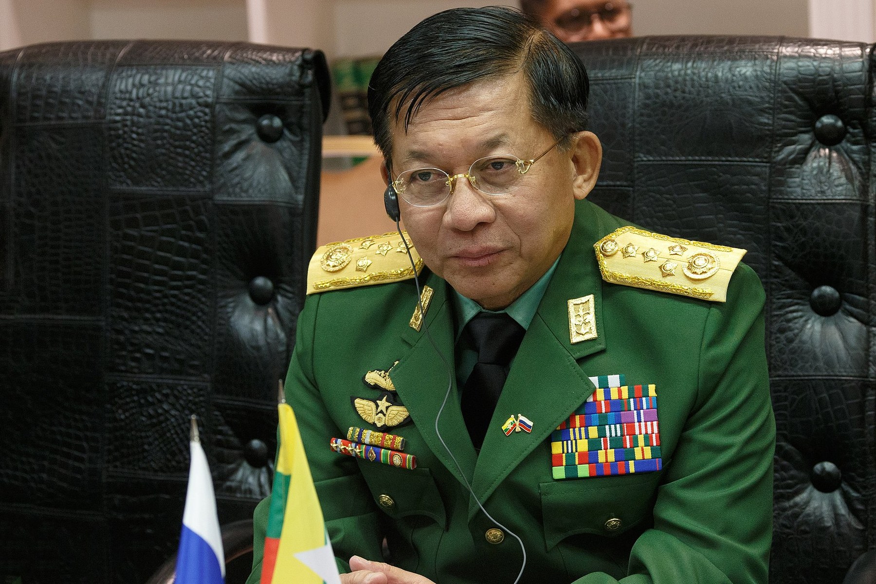 Min Aung Hlaing under et møte i Moskva
