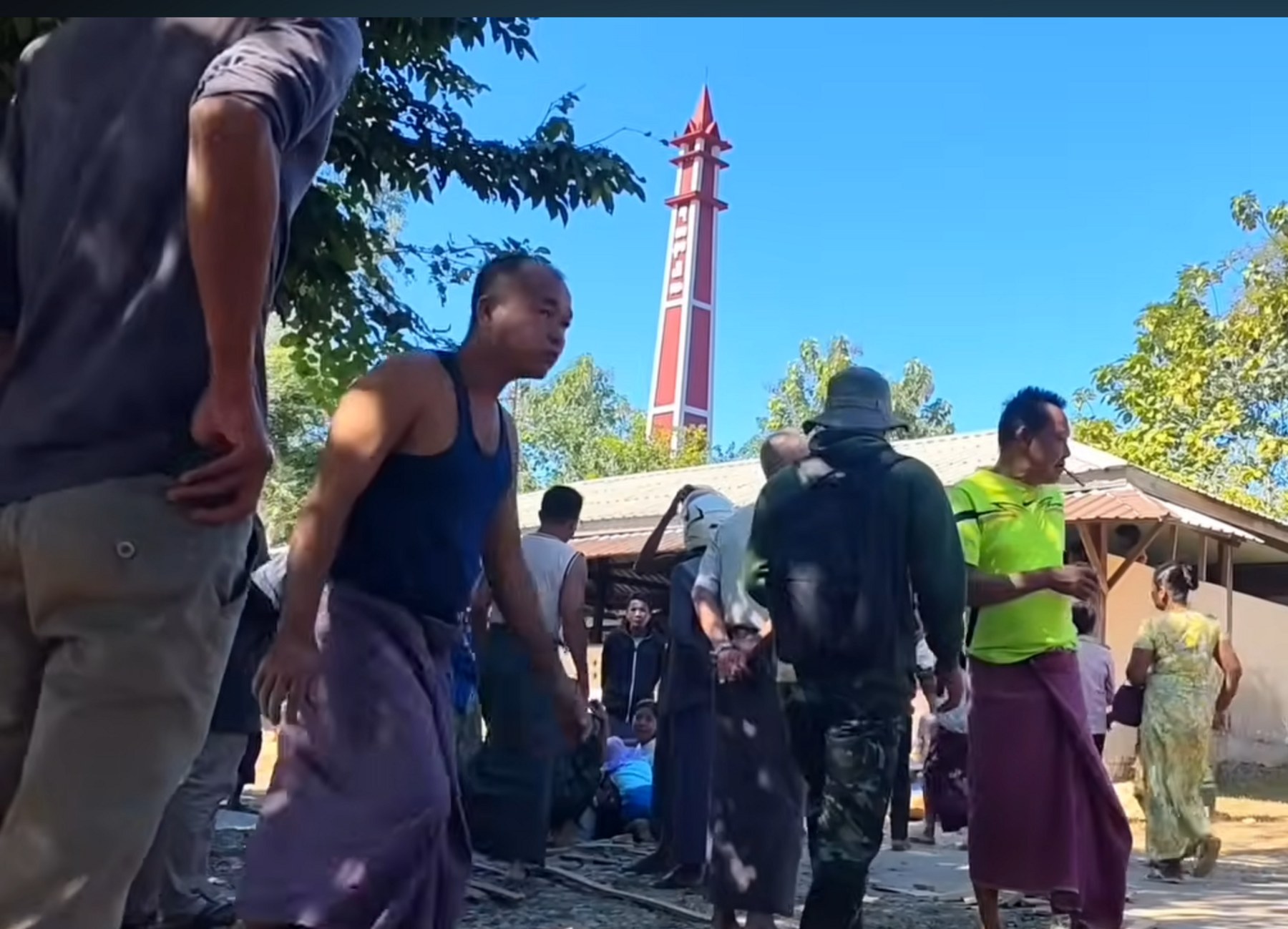 Sivile i Rakhine etter et flyangrep